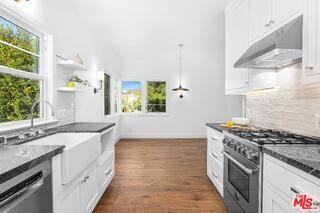 1134 17th St #B - Photo 2 of 6