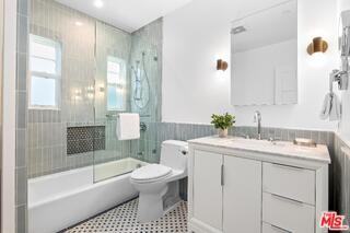 1134 17th St #B - Photo 4 of 6