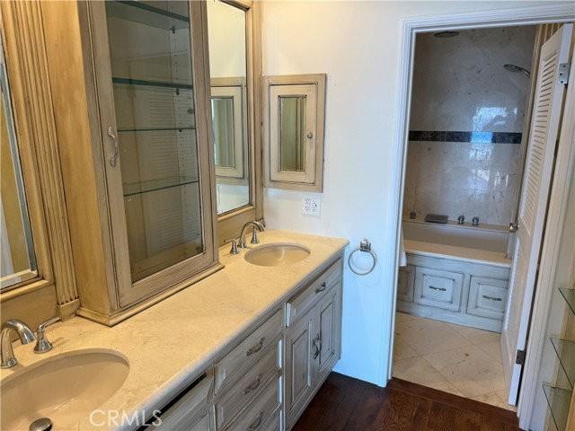 87 Surfside Avenue - Photo 4 of 7