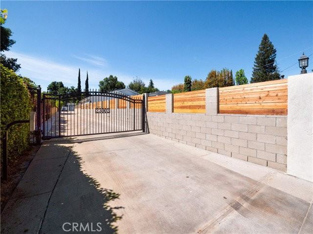 23002 Calvert St - Photo 4 of 4