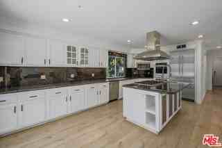 6263 Penfield Ave - Photo 5 of 7