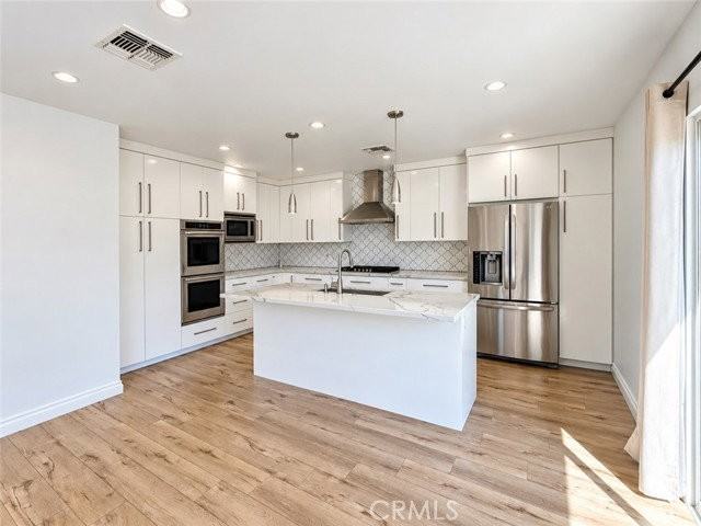 6952 Sylvia Ave - Photo 2 of 8