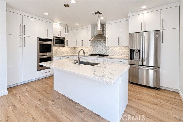 6952 Sylvia Ave - Photo 3 of 8