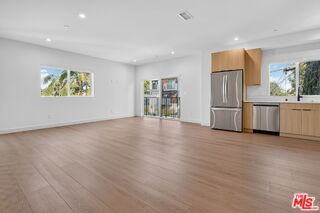11302 Collins St #1A - Photo 6 of 8