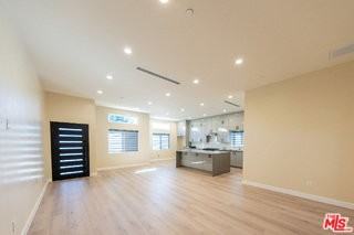 15505 Saticoy St - Photo 4 of 8