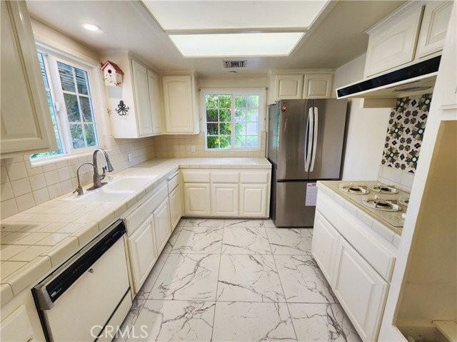 3255 Hempstead Ave - Photo 5 of 8