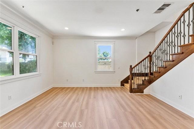 1590 Locust St - Photo 4 of 8