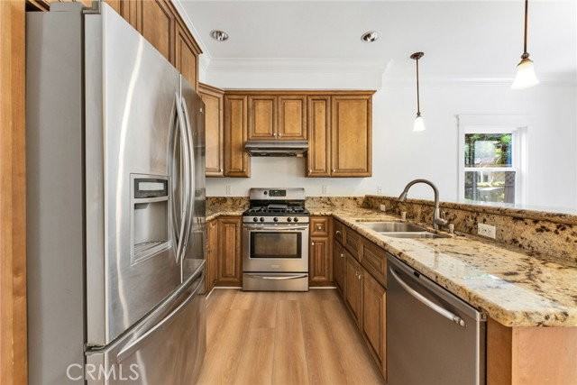 1590 Locust St - Photo 6 of 8