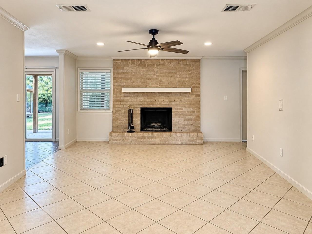 Maplewood Dr - Photo 5 of 8