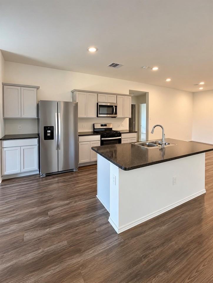 Elmwood Falls Dr - Photo 4 of 8