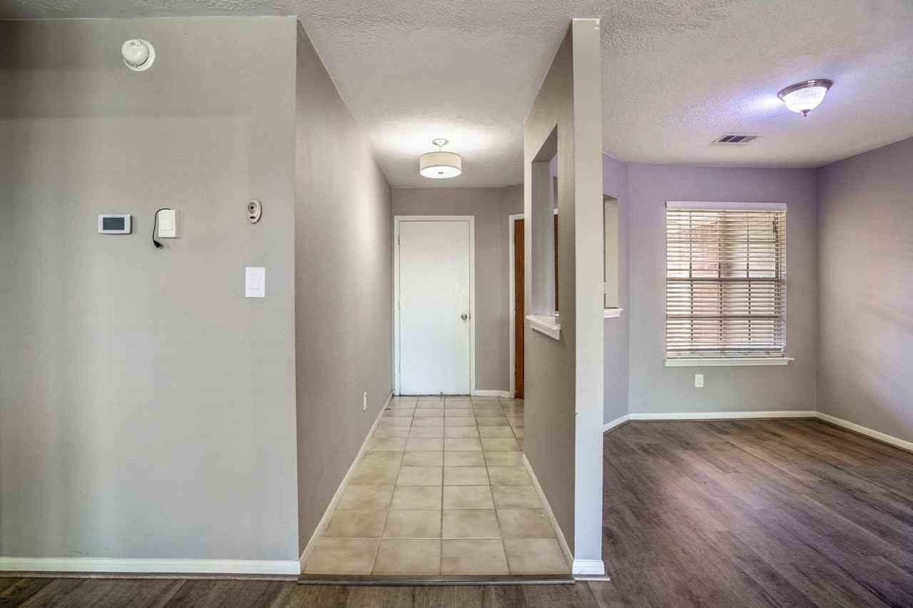 Roserock Ln - Photo 4 of 8