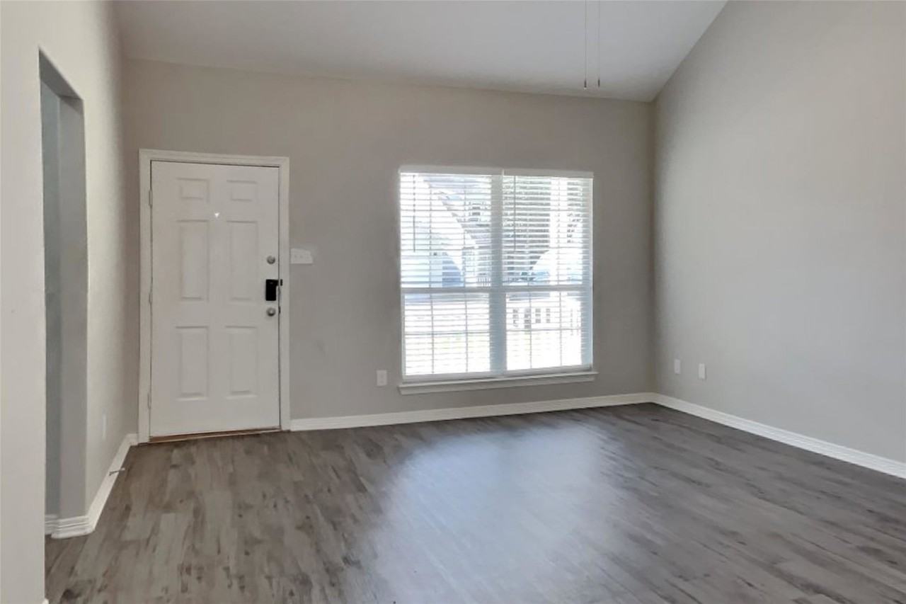 10030 Sweet Olive Way - Photo 4 of 8