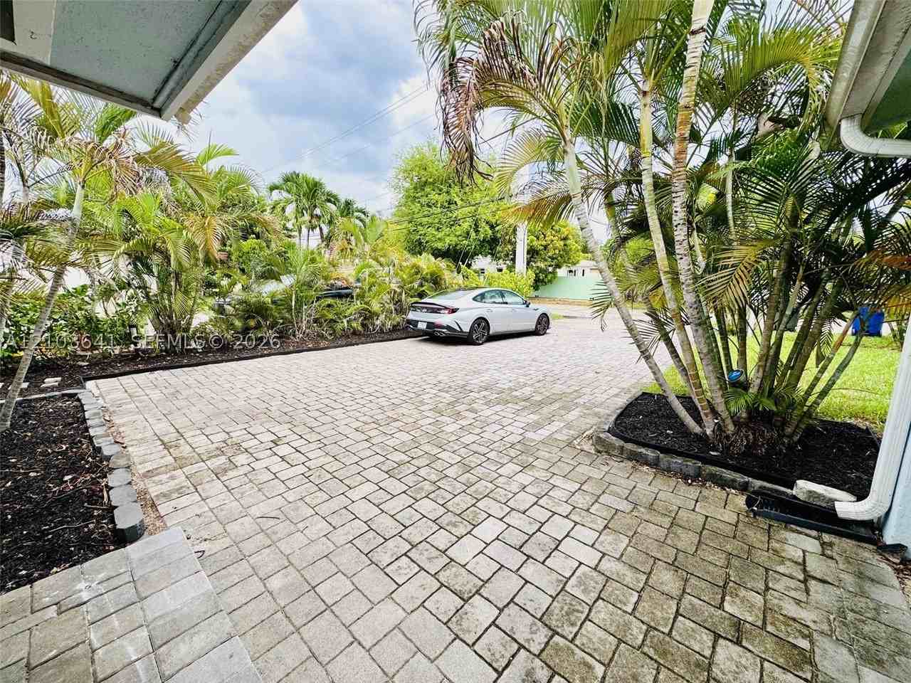 3980 N 67th Ave - Photo 3 of 33