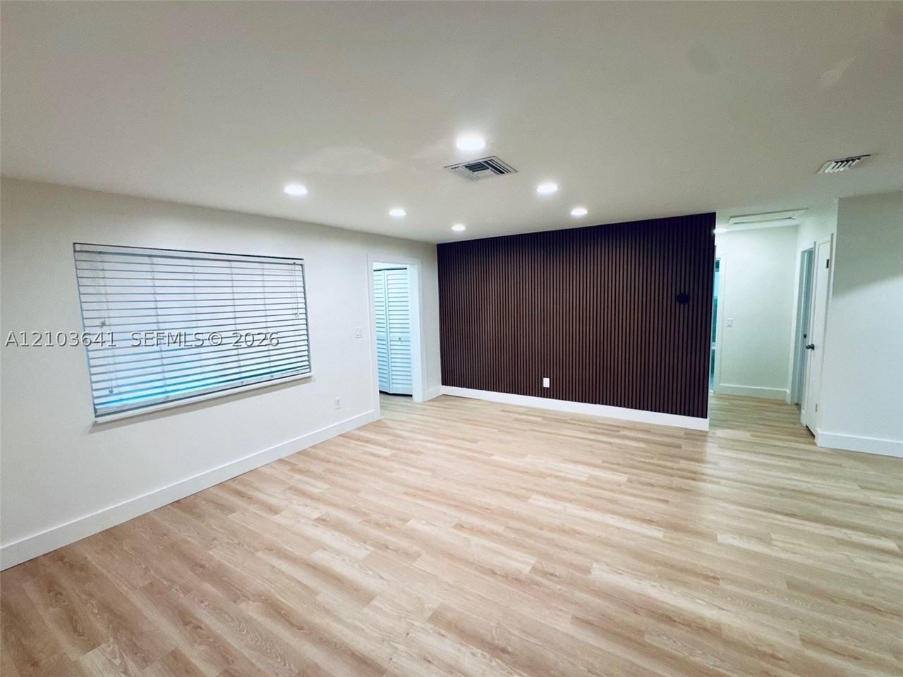3980 N 67th Ave - Photo 4 of 33