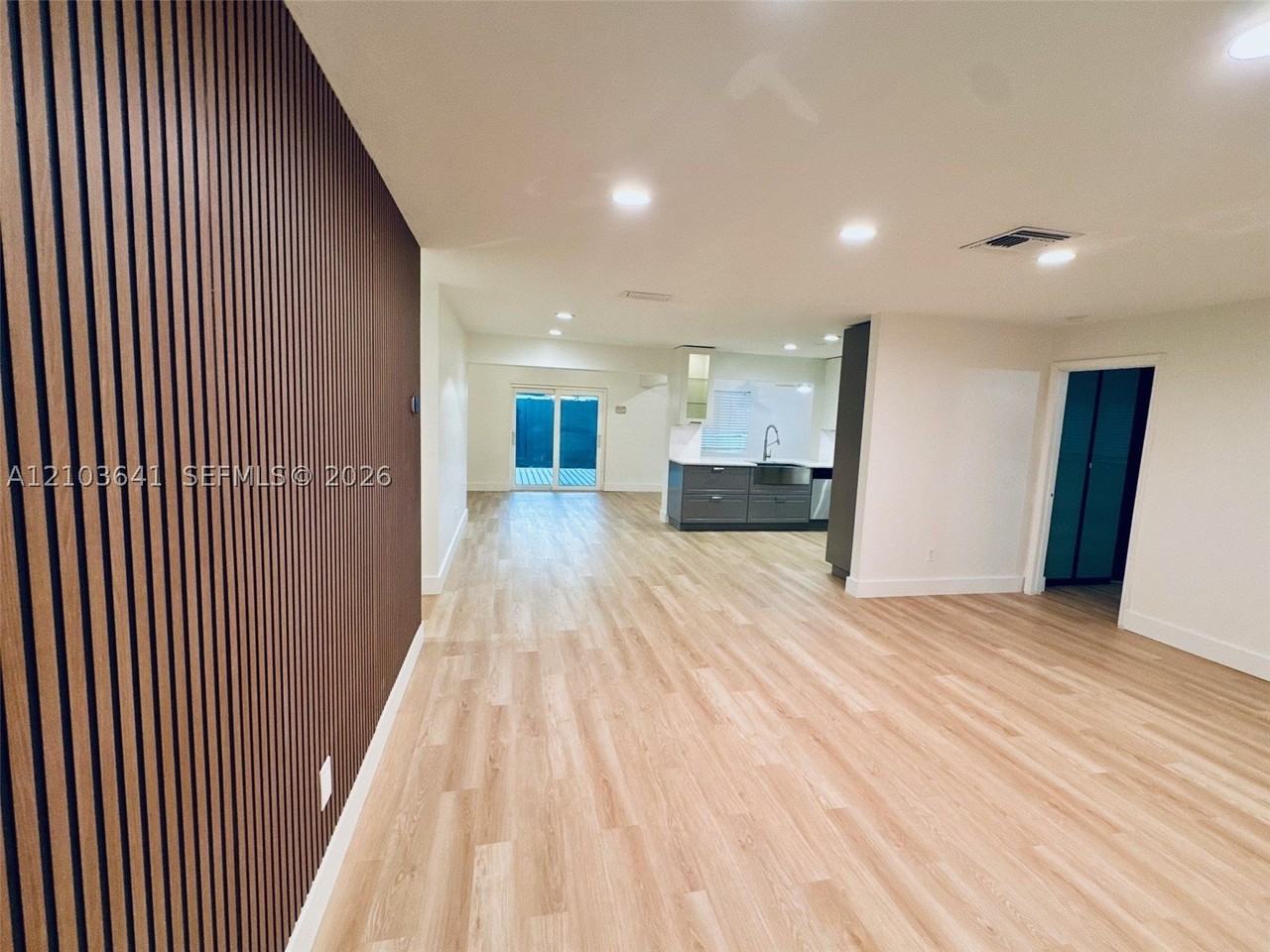3980 N 67th Ave - Photo 5 of 33