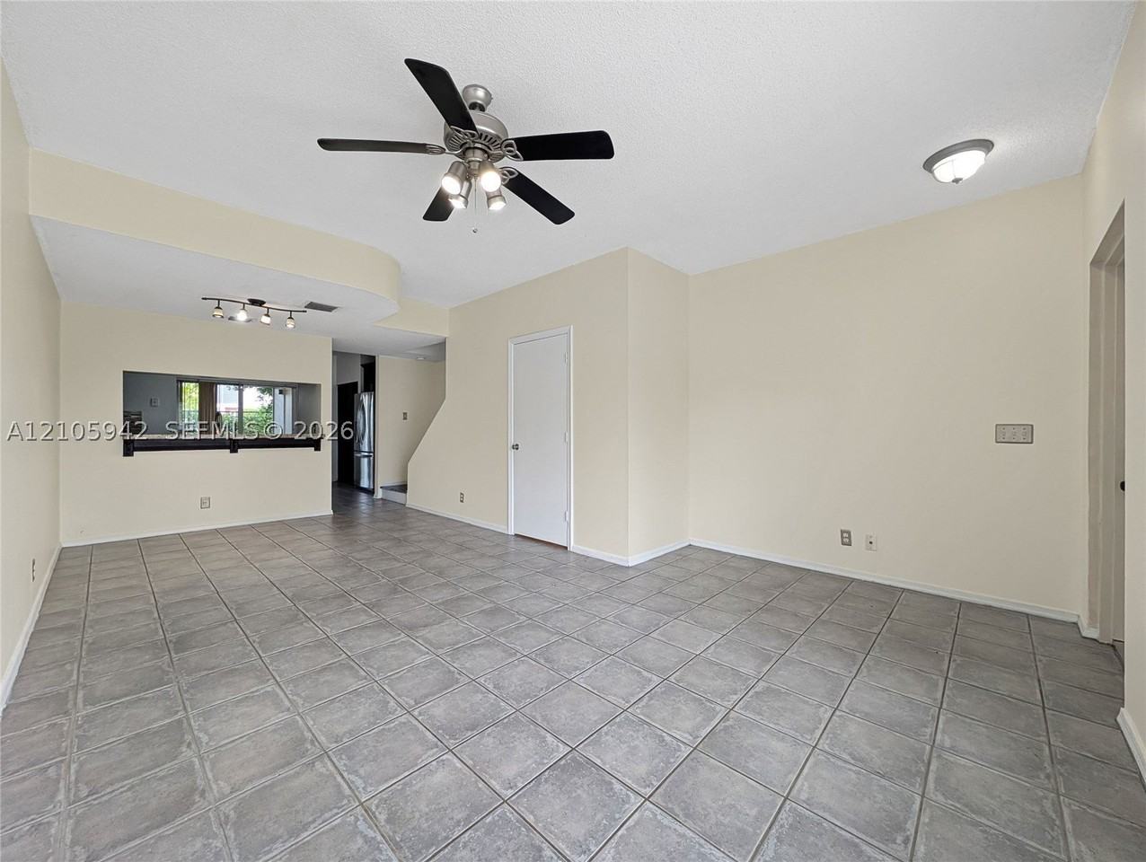 271 Duval Ct - Photo 6 of 41