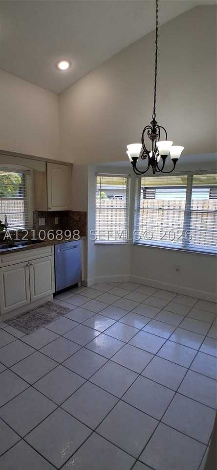 3277 Nw 123rd Ave - Photo 5 of 28