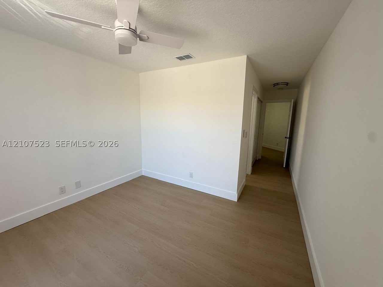 5424 Nw 90th Ave - Photo 4 of 17