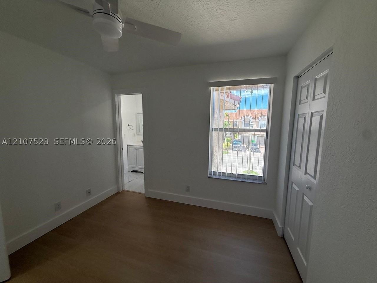 5424 Nw 90th Ave - Photo 5 of 17