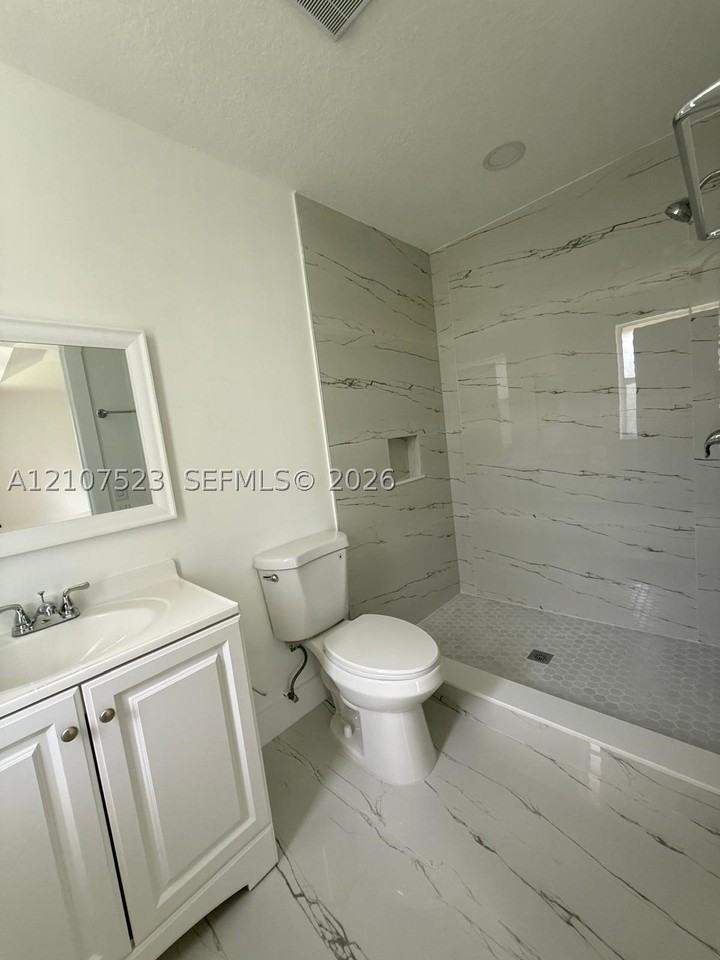 5424 Nw 90th Ave - Photo 7 of 17