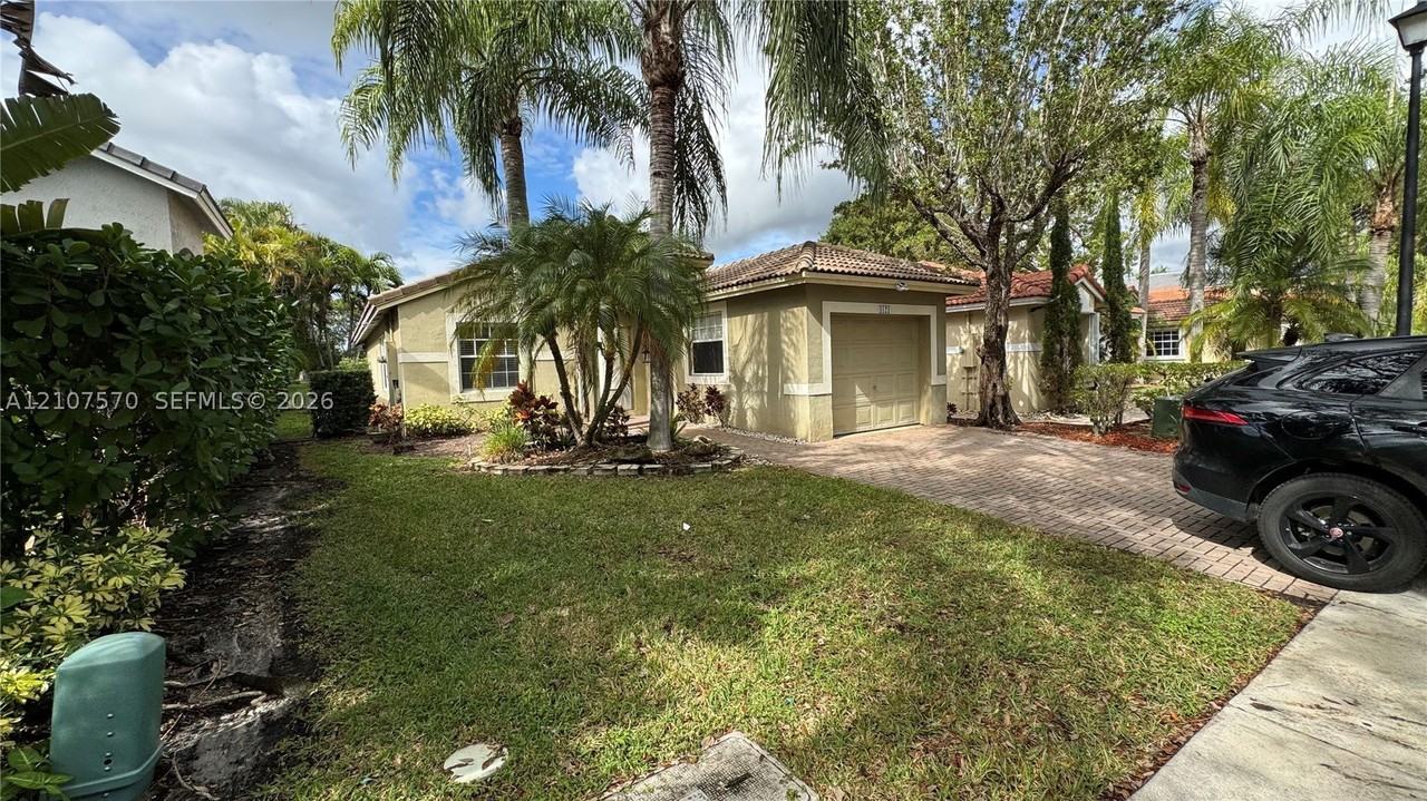 4121 Sapphire Bnd - Photo 6 of 37