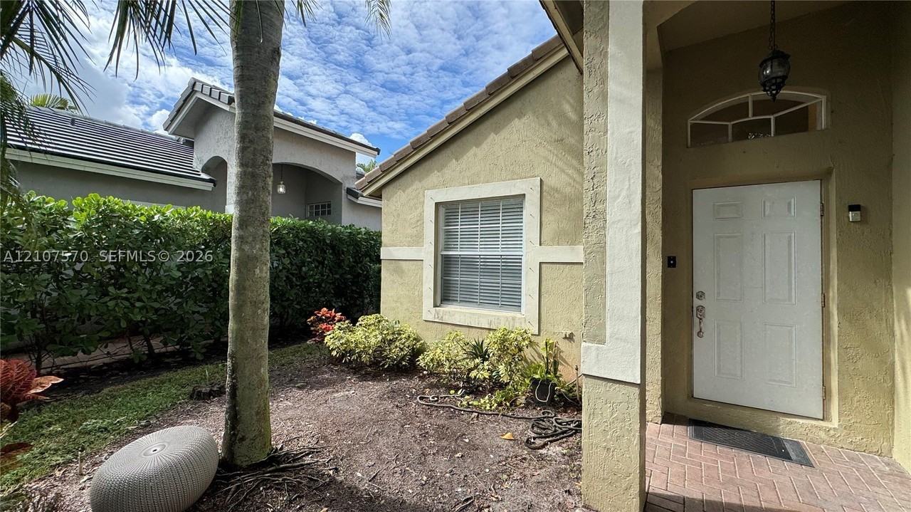 4121 Sapphire Bnd - Photo 7 of 37