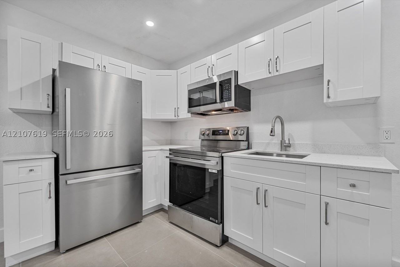 1849 Nw 16th St #B - Photo 4 of 15