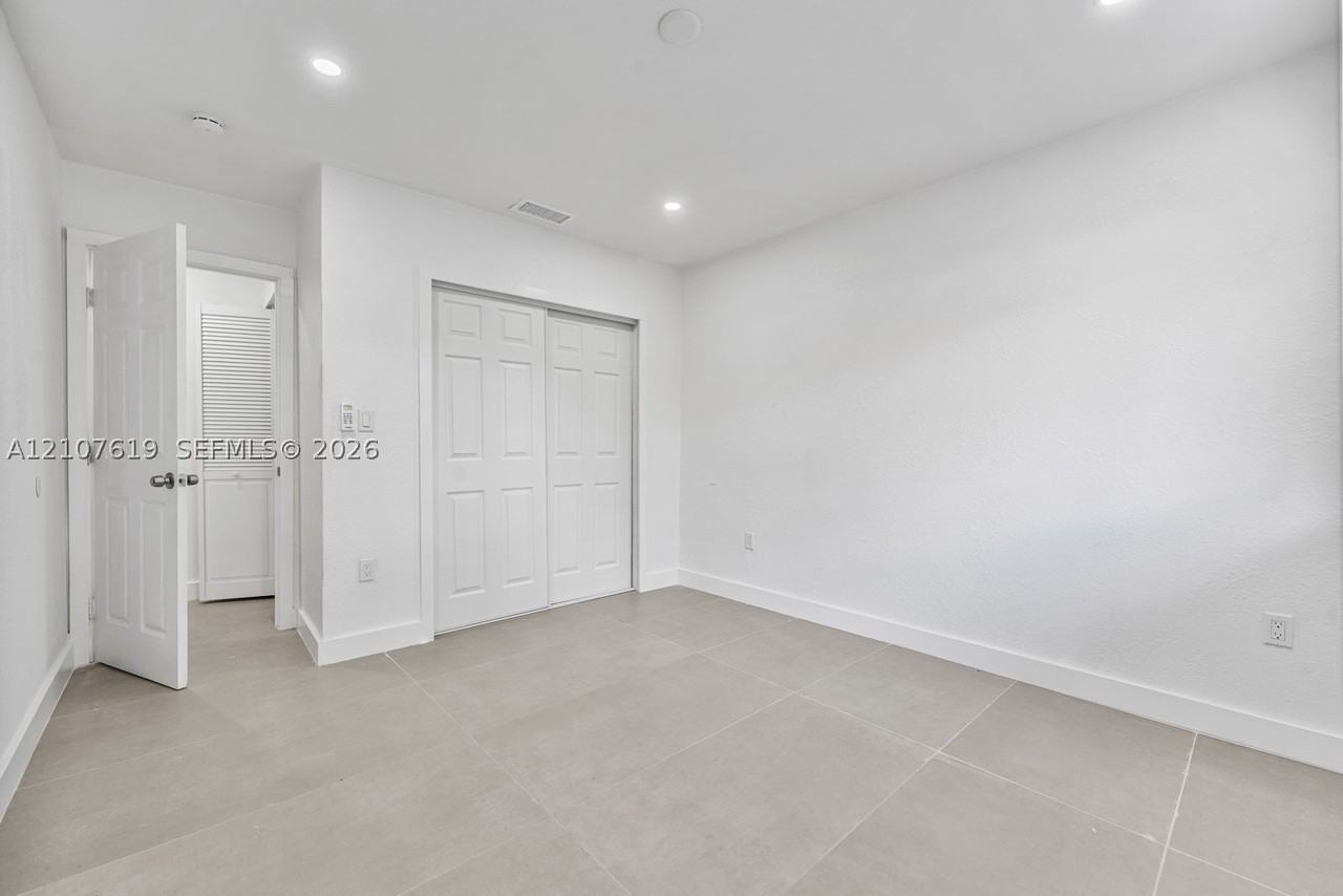 1849 Nw 16th St #B - Photo 7 of 15
