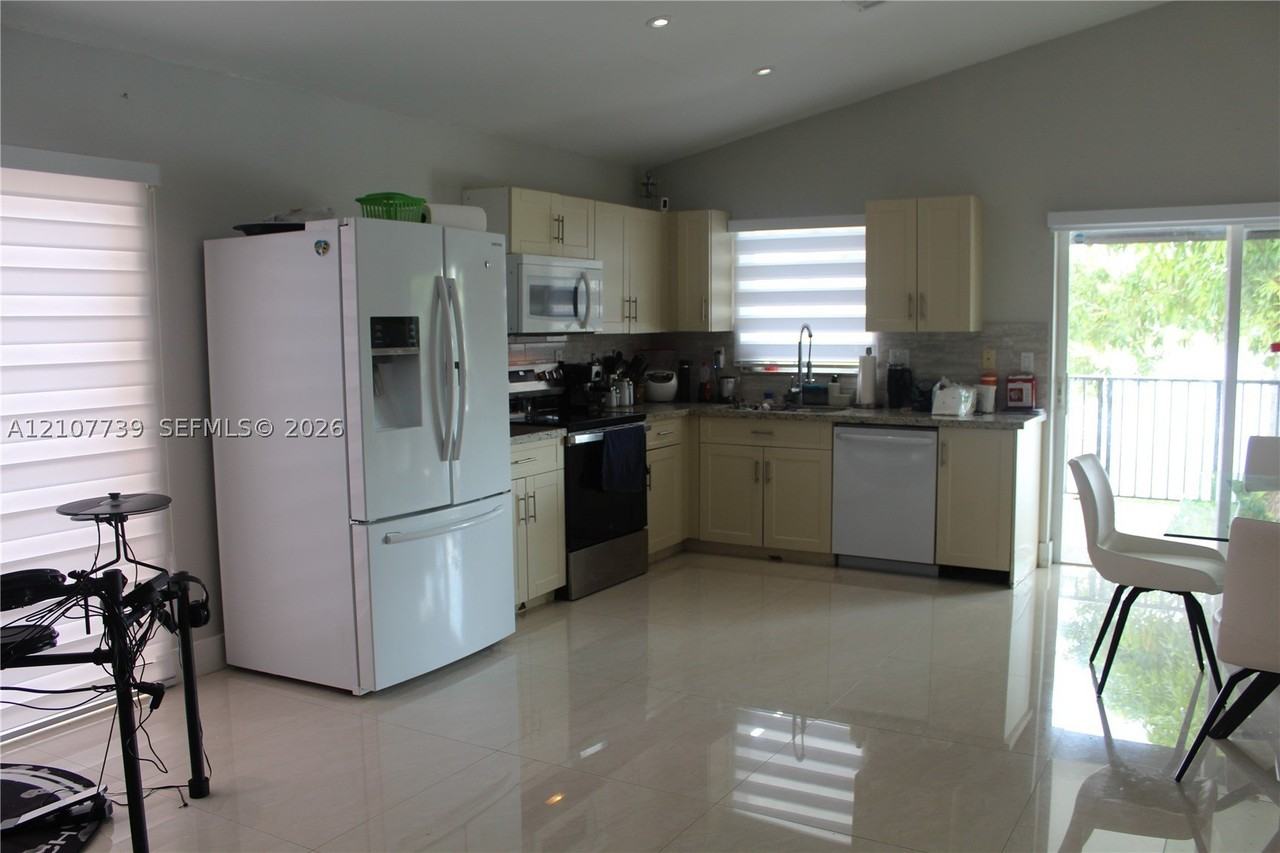 16284 Sw 100th Ter - Photo 5 of 18