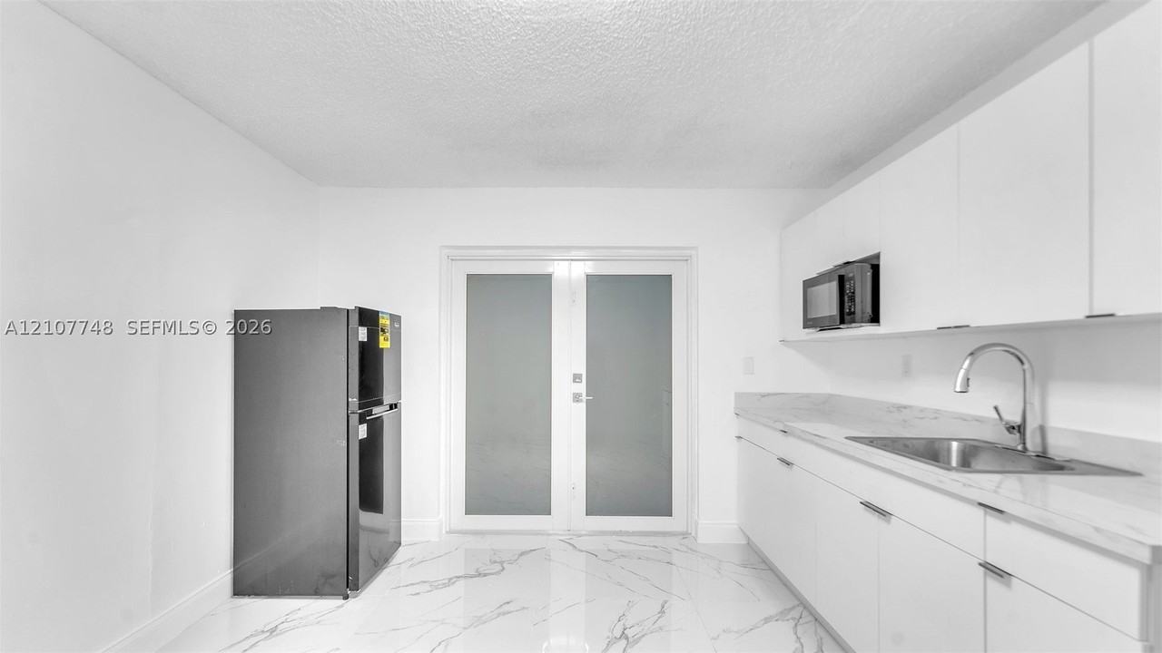 3333 Sw 1st St #3 - Photo 3 of 10