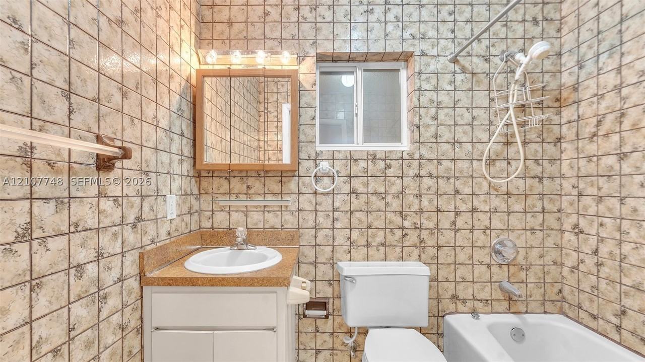 3333 Sw 1st St #3 - Photo 4 of 10