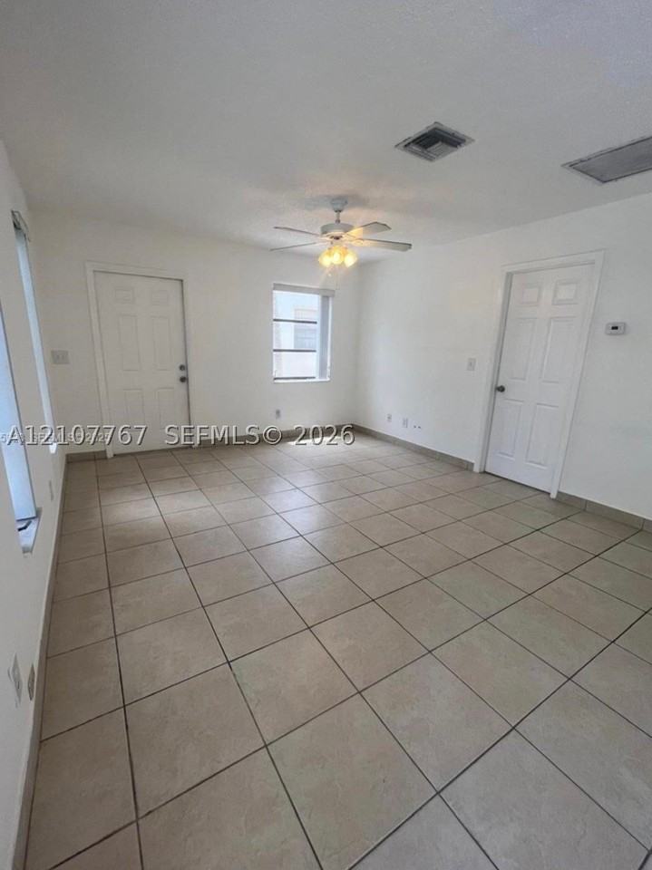 1670 Harding St #B - Photo 3 of 14