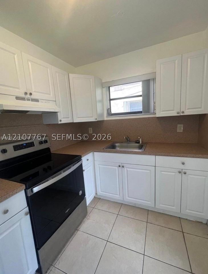 1670 Harding St #B - Photo 4 of 14