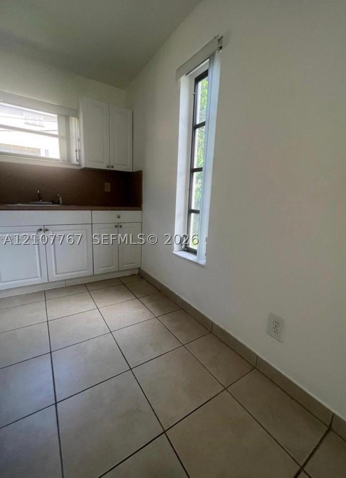 1670 Harding St #B - Photo 6 of 14