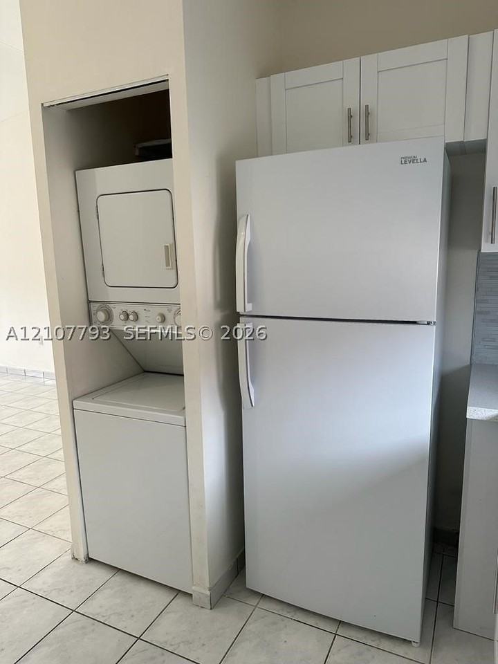 2208 W 74th St #202-21 - Photo 4 of 10