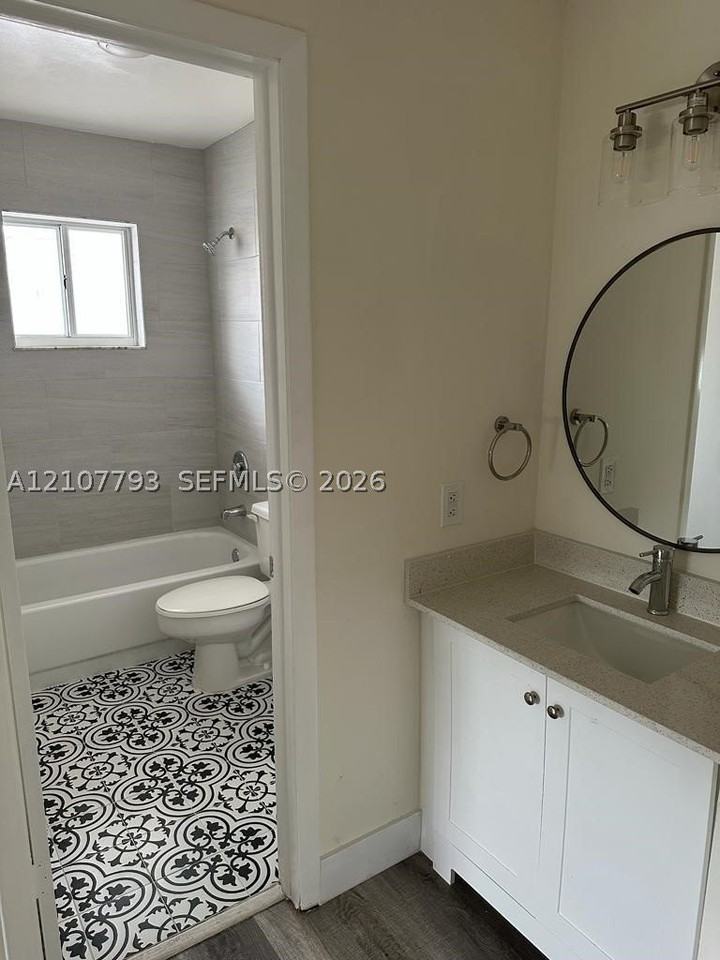 2208 W 74th St #202-21 - Photo 6 of 10