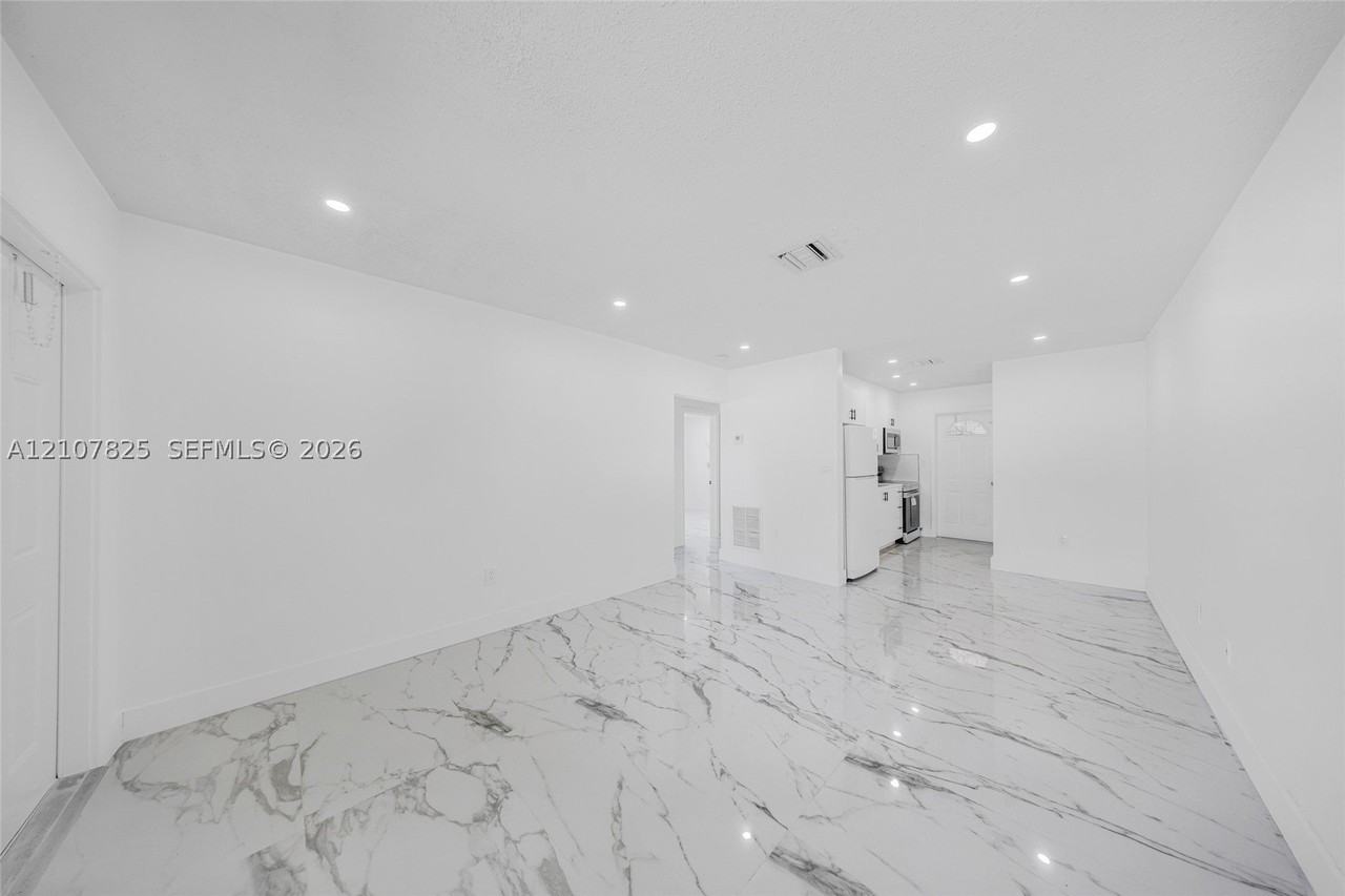 6172 Sw 44th St #1 - Photo 6 of 27