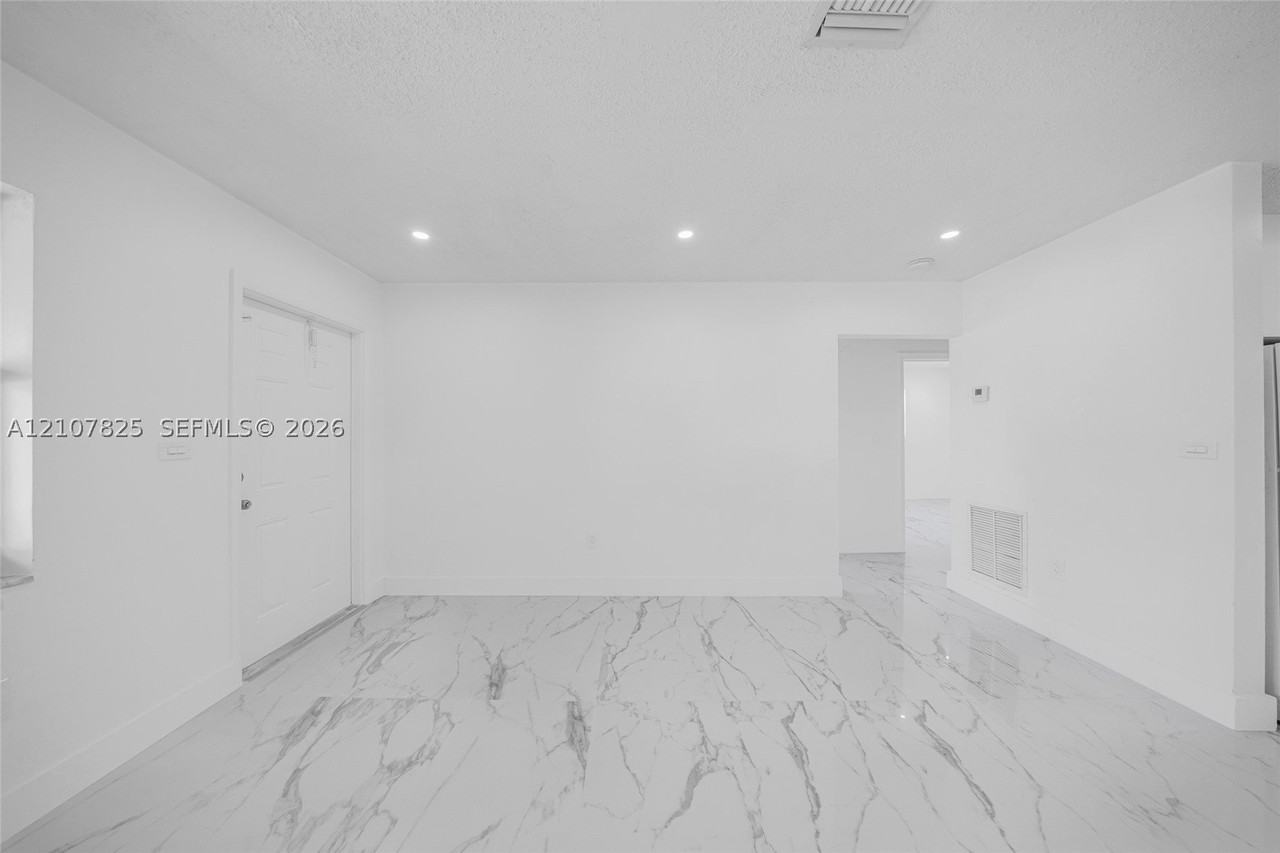 6172 Sw 44th St #1 - Photo 7 of 27