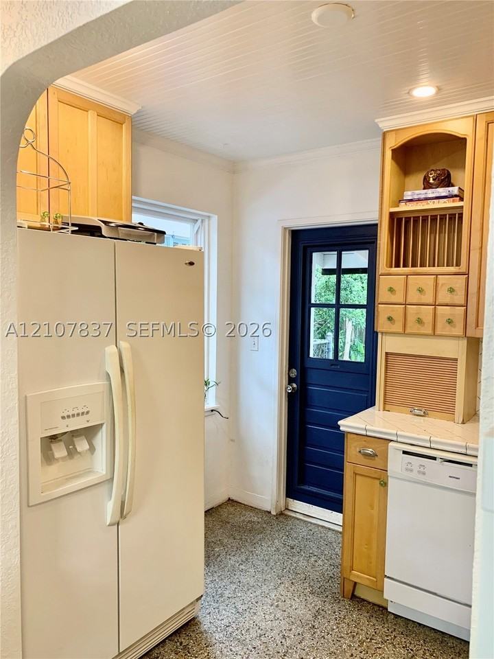 845 Sw 11th Ct - Photo 7 of 21