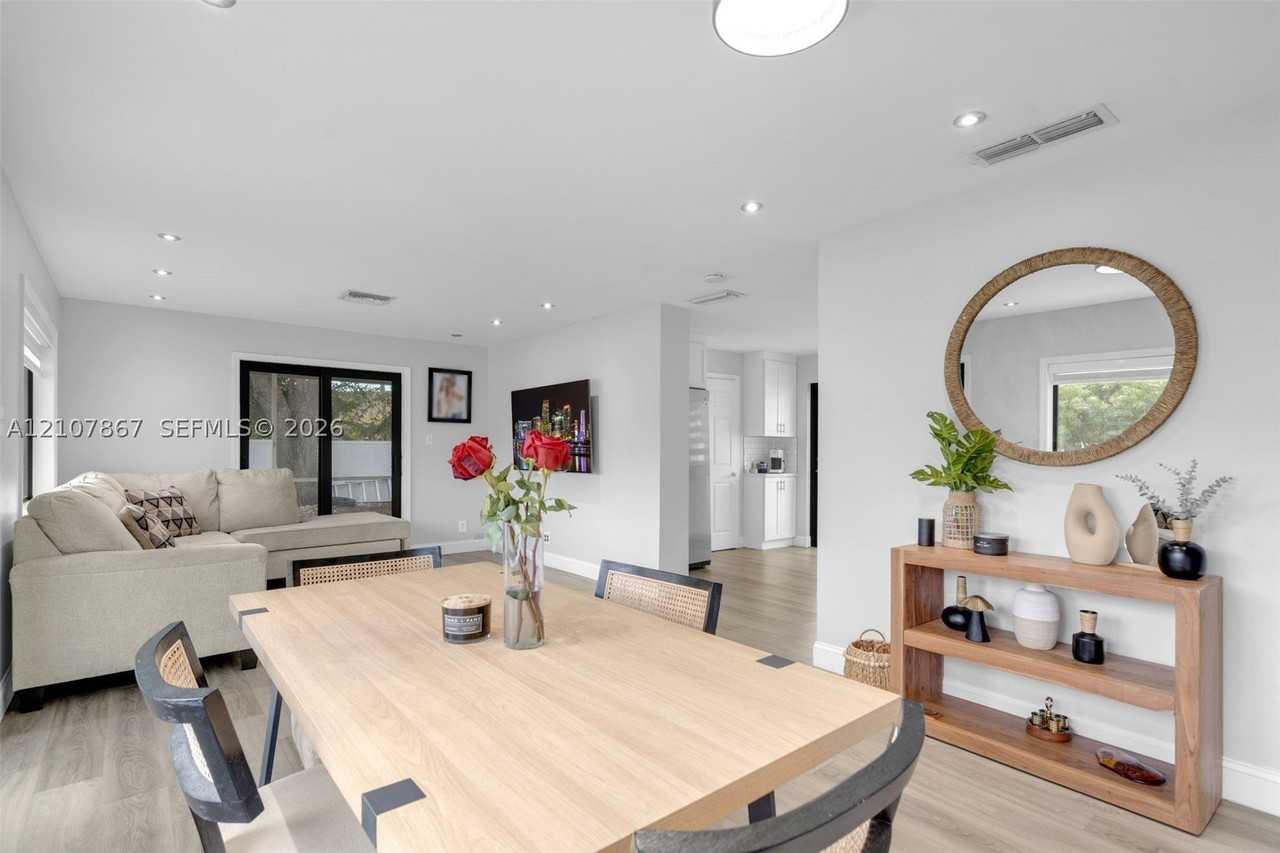 6100 Ne 2nd Ter - Photo 5 of 17