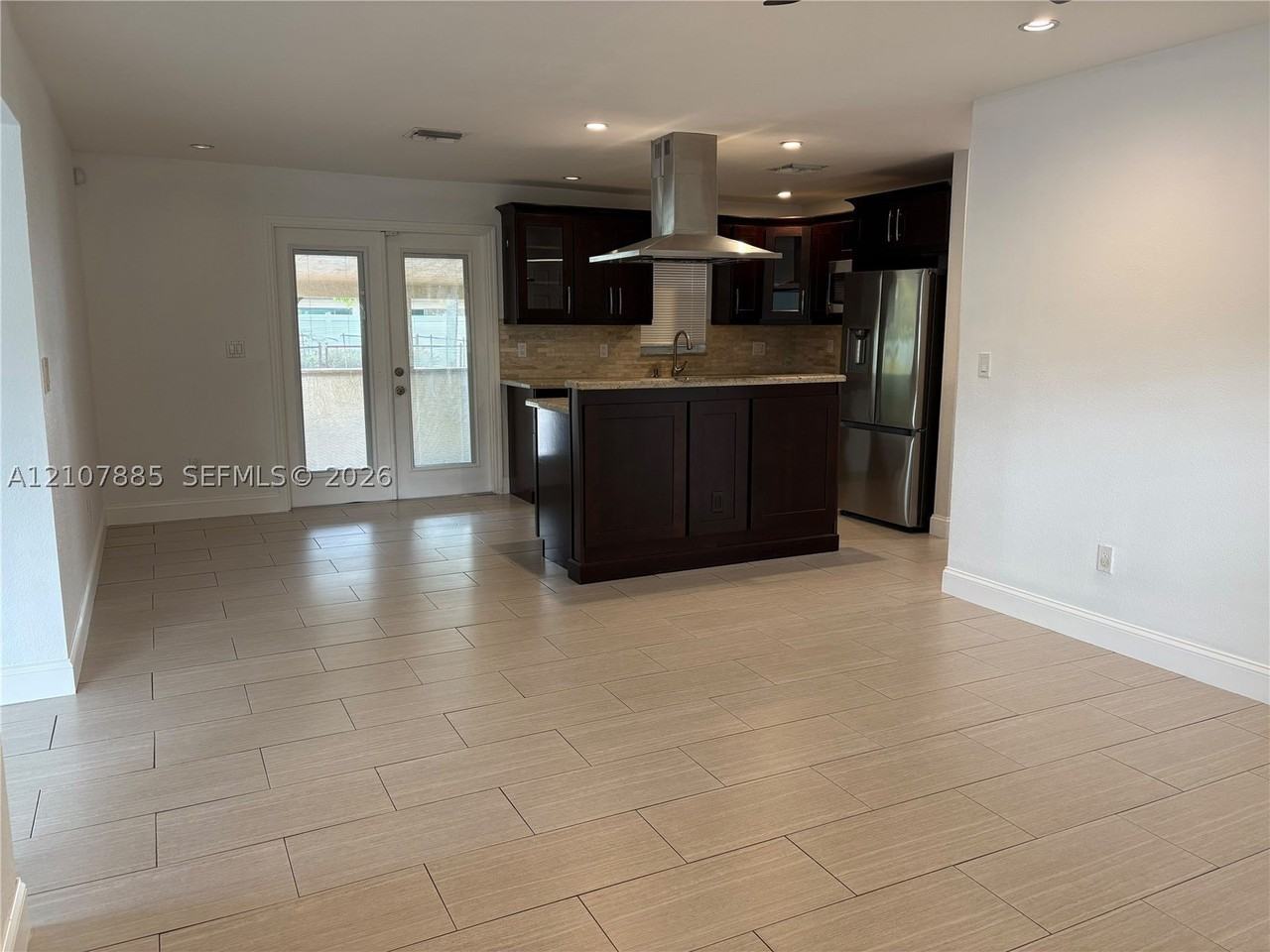 4840 Nw 10th Ter - Photo 4 of 30