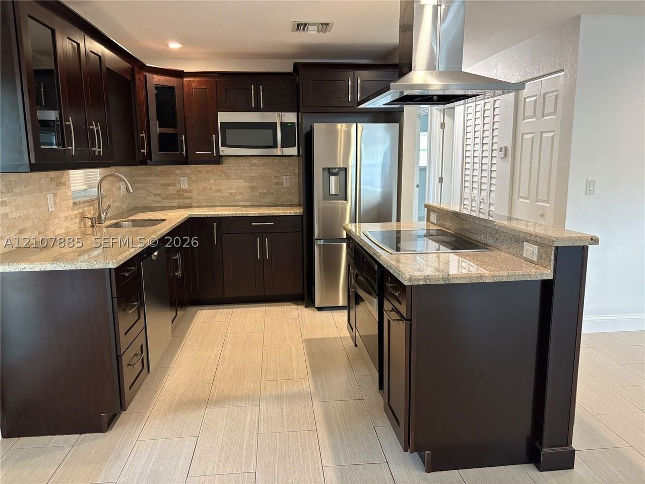 4840 Nw 10th Ter - Photo 5 of 30