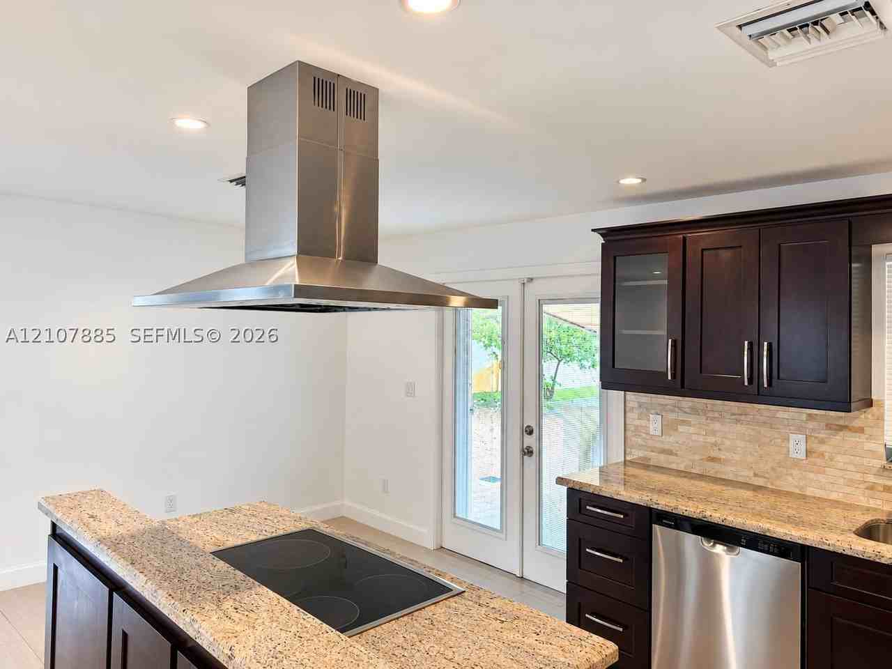 4840 Nw 10th Ter - Photo 6 of 30