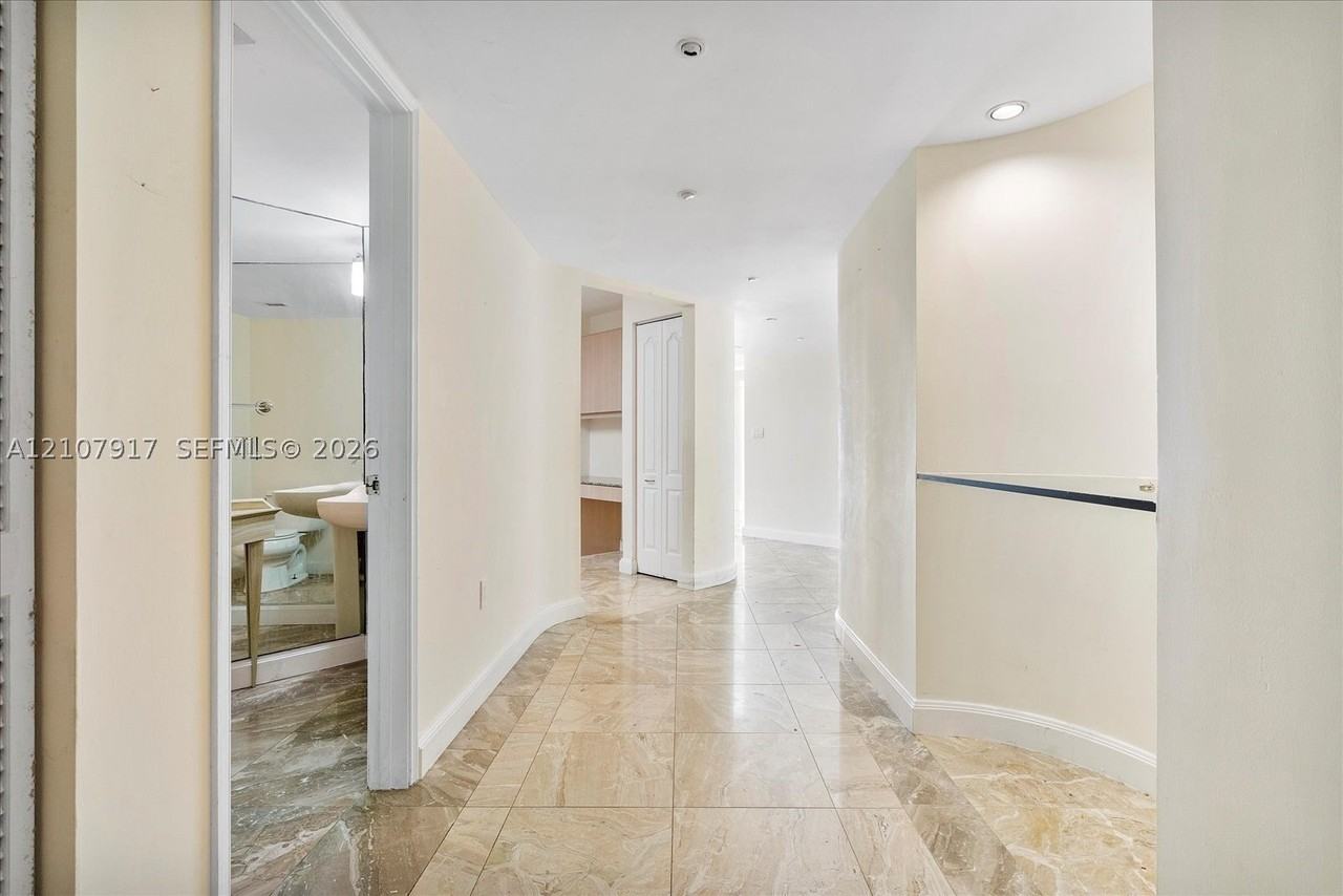 5757 Collins Ave #2106 - Photo 3 of 45
