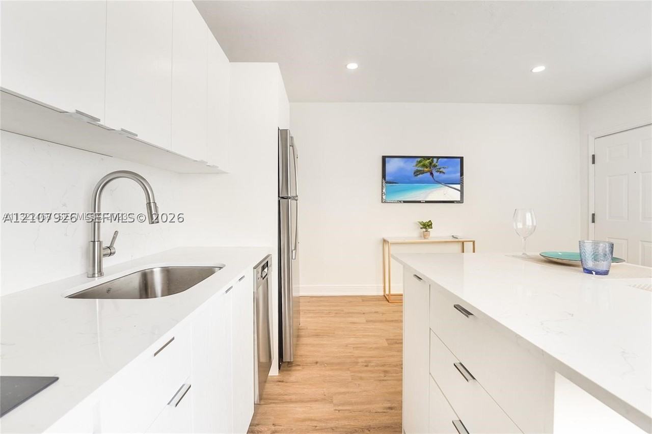 1351 Euclid Ave #12 - Photo 3 of 9