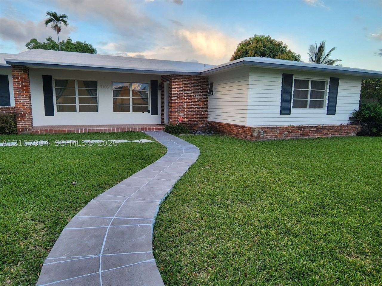7105 Sw 84th Ave - Photo 2 of 35