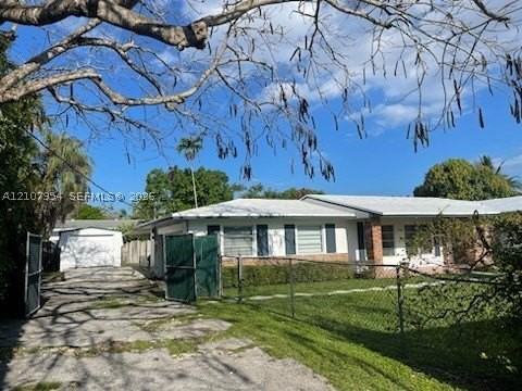 7105 Sw 84th Ave - Photo 3 of 35