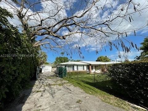7105 Sw 84th Ave - Photo 4 of 35
