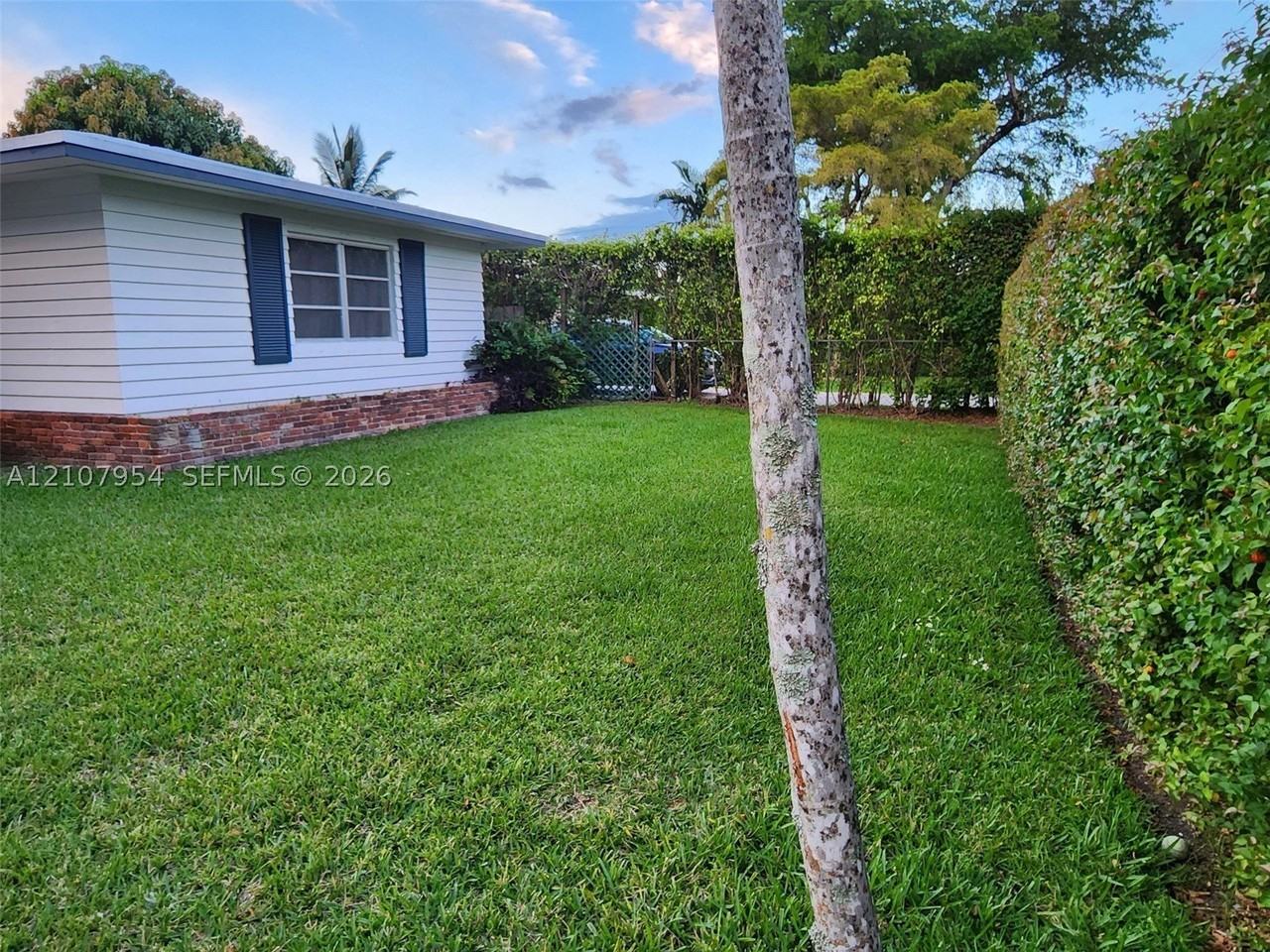 7105 Sw 84th Ave - Photo 7 of 35