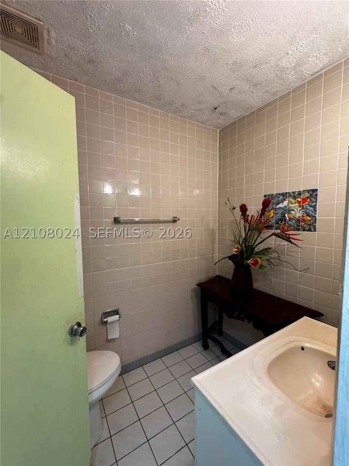 1251 Nw 190th St #A - Photo 3 of 6